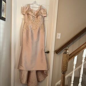 Elegant Cream Off-Shoulder  Dress